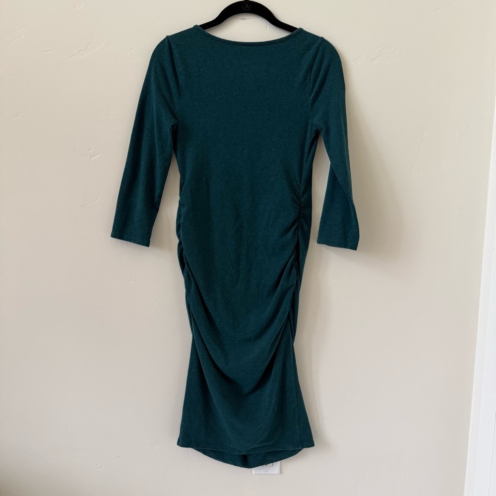 Bundle of Maternity Body Contour Dresses, Floral + Solid, Old Navy + Isabel - Picture 9 of 15